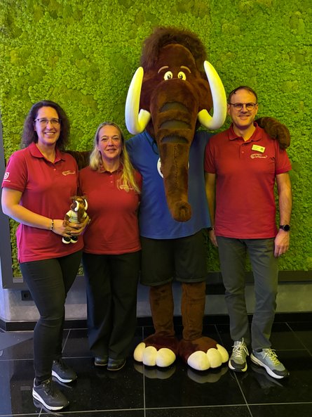 Gruppenbild mit Mammut: Vertreterinnen und Vertreter des Konzertprojekts